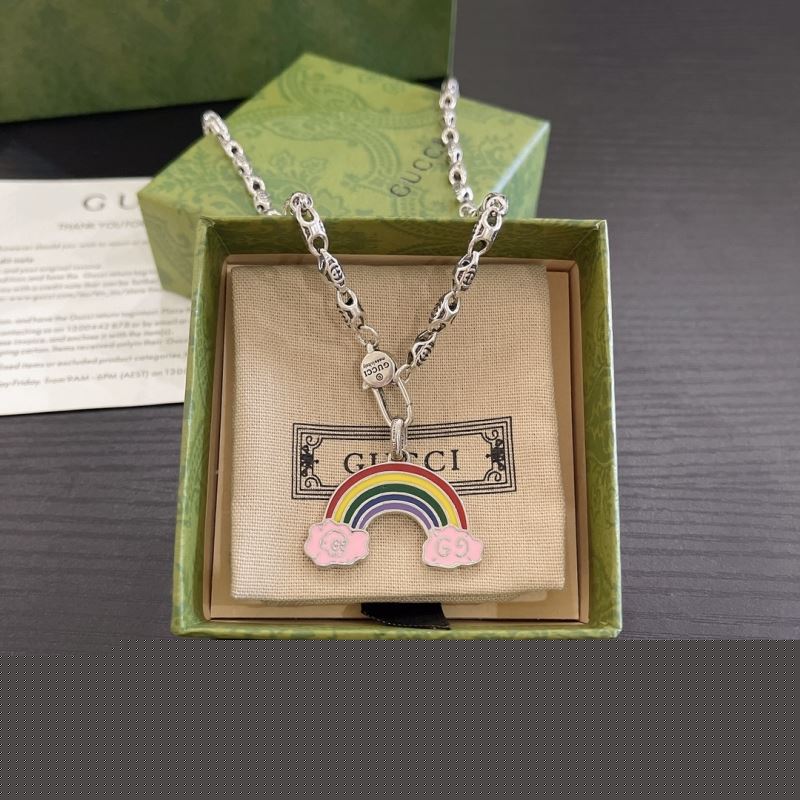 G*u*i necklaces